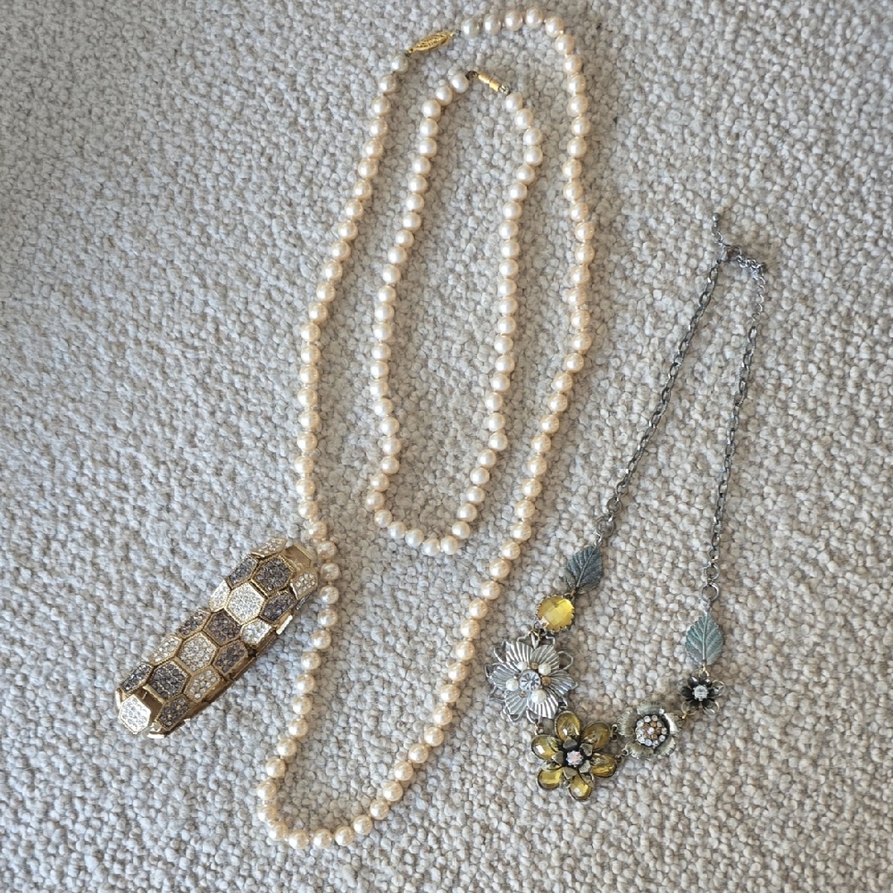 VINTAGE Pearls and Floral Necklace Set